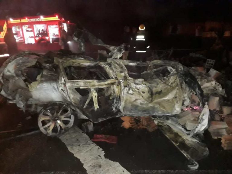 Motorista morre carbonizado após colidir em caminhão na BR-101, em Maracajá
