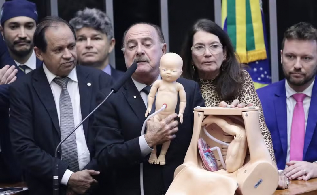CCJ da Câmara aprova PEC que pode acabar com aborto legal no Brasil