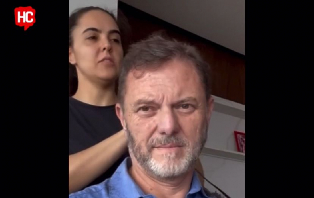 (Vídeo) Médico pesquisador do câncer emociona as redes ao anunciar que descobriu um tumor raro