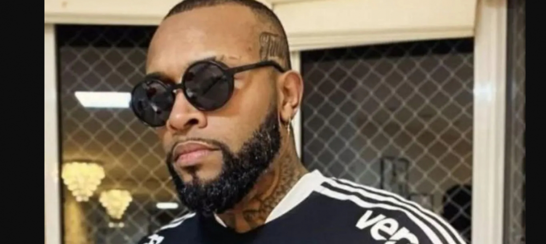 Nego Di comemora saída do presídio com samba e churrasco em casa