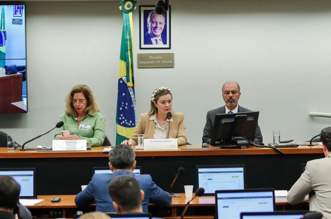 Vacinação obrigatória para crianças gera debate entre deputados em comissão