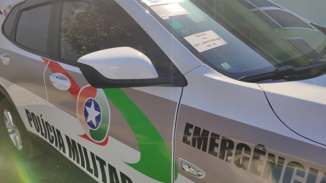 São Ludgero: motoqueiro acaba preso após bater em caminhão enquanto fugia da polícia