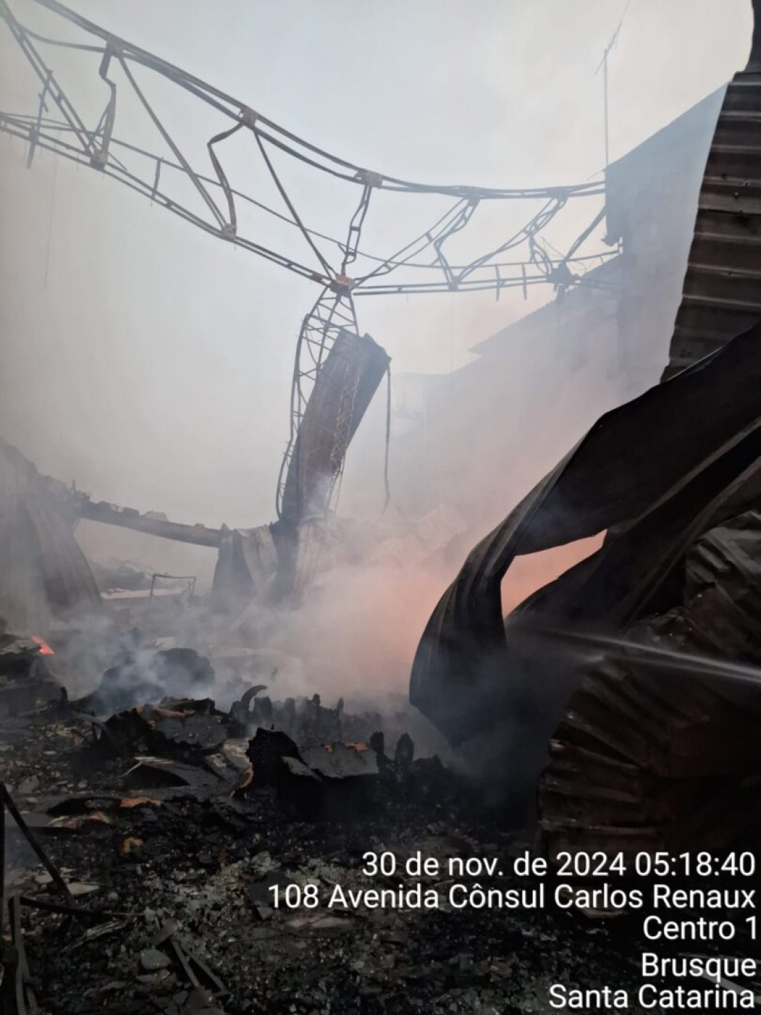 SC: incêndio destrói loja e deixa prejuízo de R$ 8 milhões