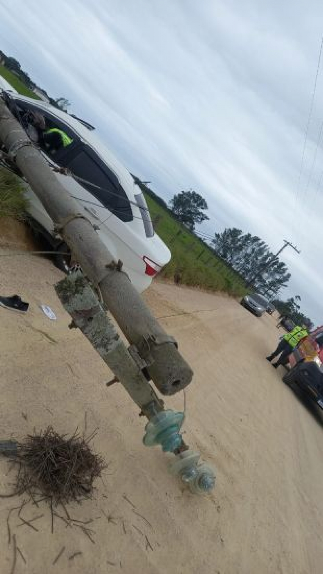 Jaguaruna: motorista de 29 anos derruba poste após acidente