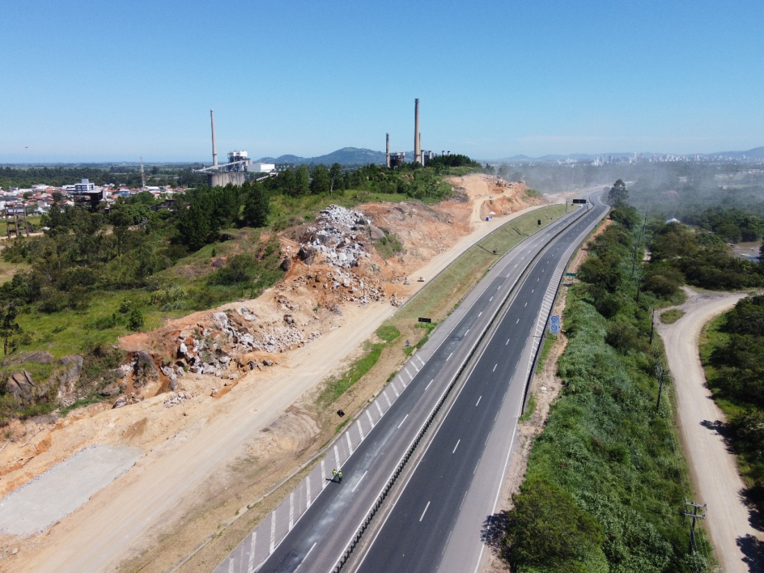 BR-101 em Capivari de Baixo terá nova detonação de rochas nesta terça
