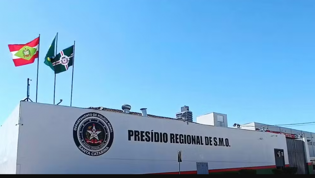 Em SC: suspeita de assassinar marido morre de infarto horas após entrar em presídio