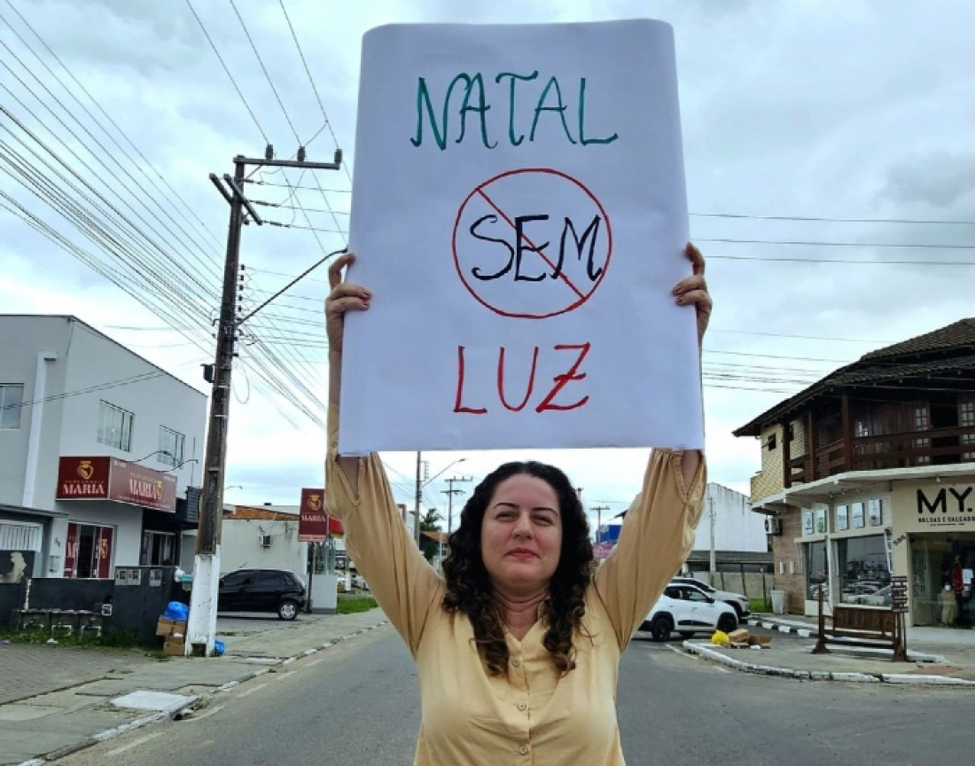 Capivari de Baixo: vereadora protesta falta de iluminação natalina na cidade