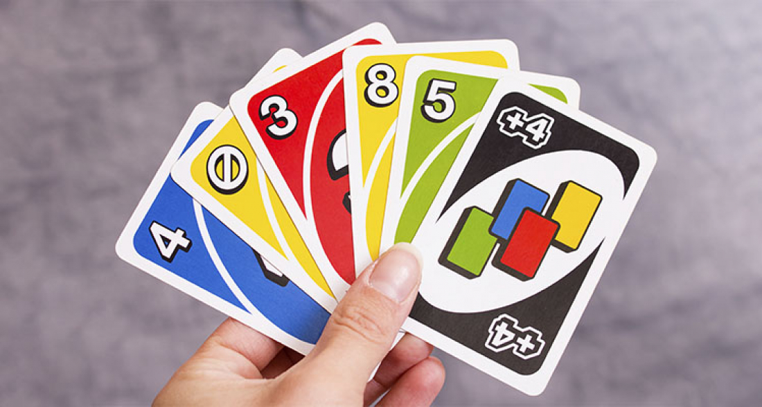 Justiça mantém justa causa de analista que jogava Uno durante expediente