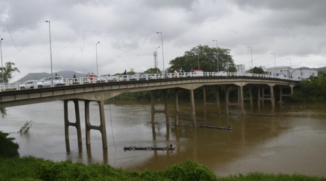 Ponte Heriberto Hülse será fechada nesta terça (10) para os preparativos da chegada do Papai Noel