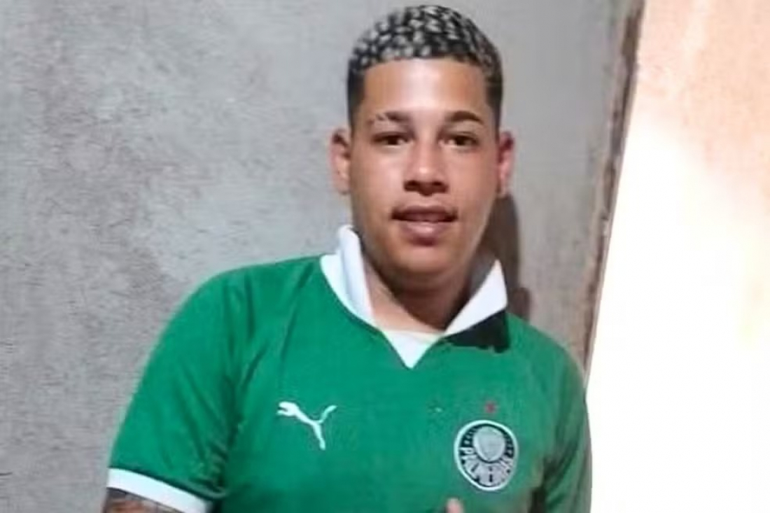 Homem é morto pela polícia na frente da mãe em São Paulo