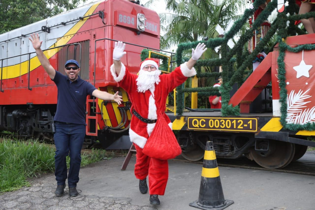 Primeiro dia do Trem de Natal da FTC encanta mais de 8 mil crianças