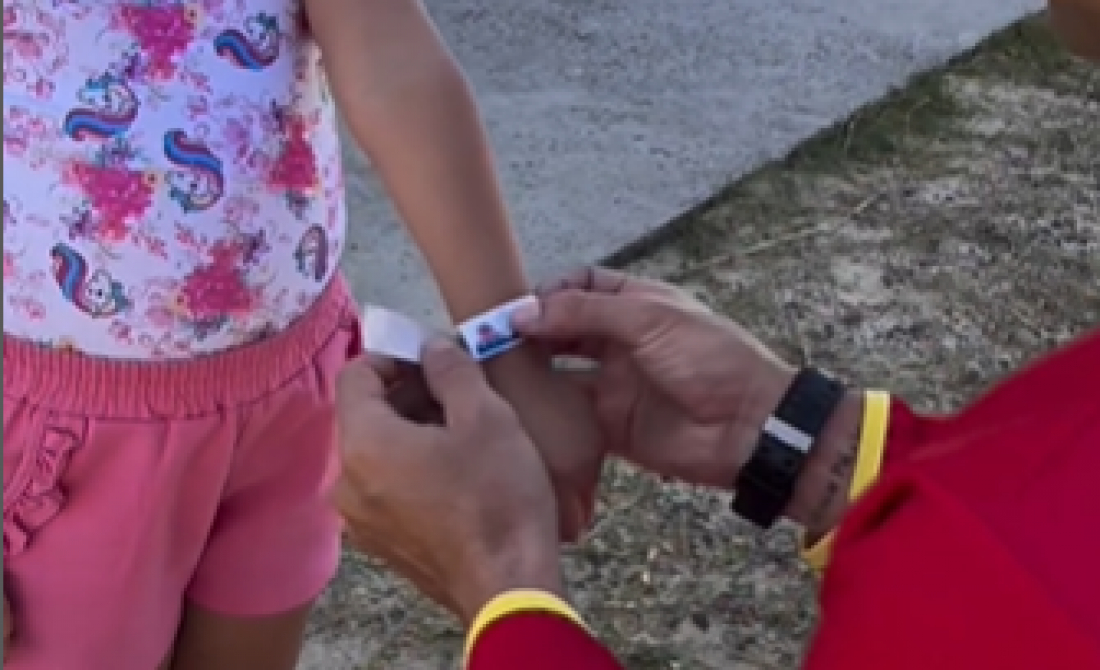 Star e Bombeiros promovem ação com pulseirinhas de identificação para crianças nas praias do sul
