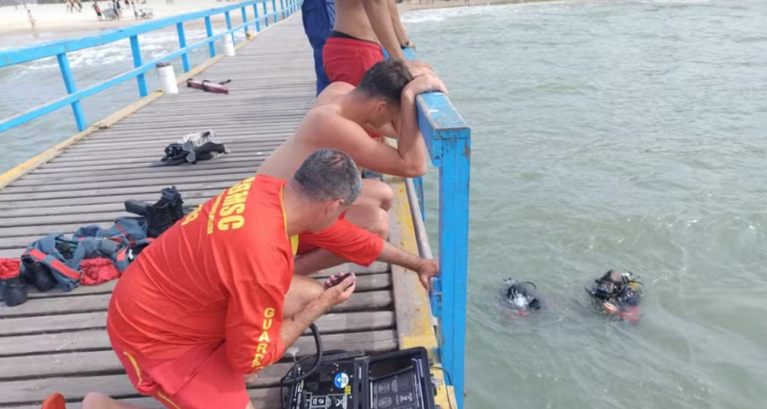Em SC: Adolescente pula de trapiche para o mar e desaparece em praia