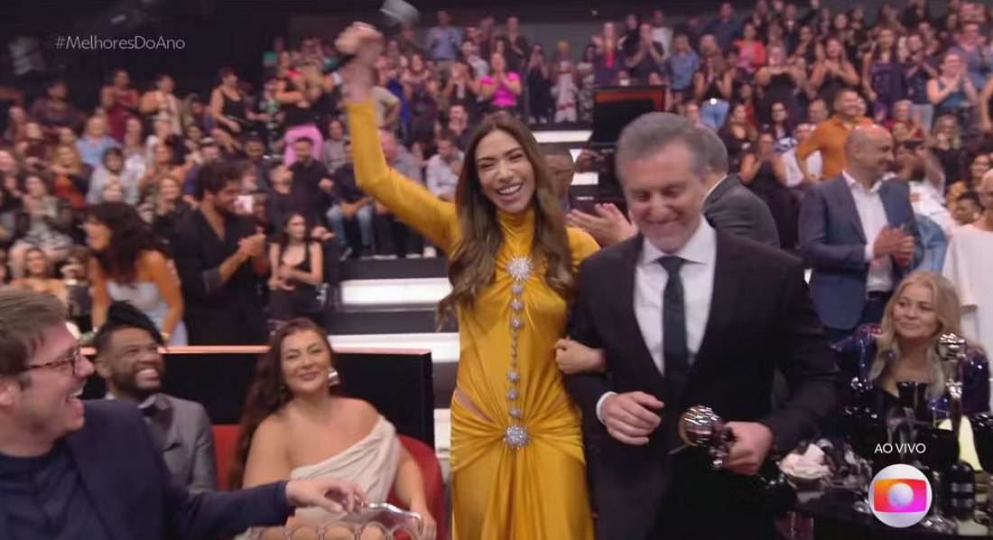 Globo e SBT entram juntas ao vivo para homenagear Silvio Santos