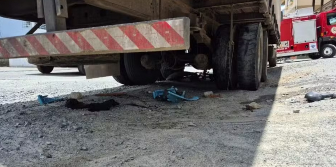 Em SC: Mulher e enteada de 1 ano e meio morrem atropeladas por caminhão