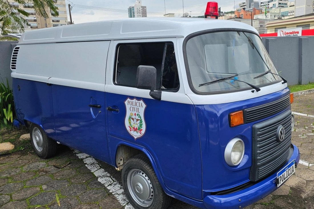 Kombi apreendida em operação vira viatura da Polícia Civil no Sul de SC