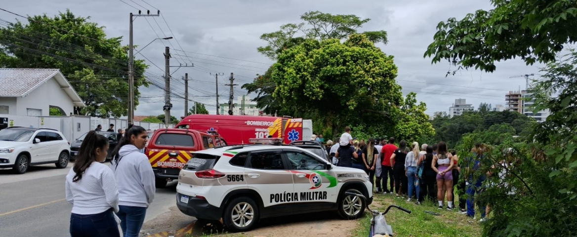  Mulher é resgatada após situação de perigo em Tubarão