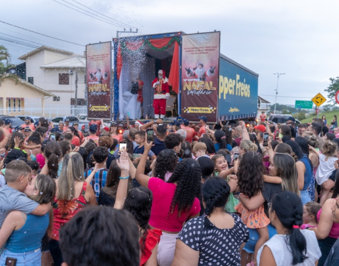 10º Natal Solidário da Hipper Freios leva alegria e presentes para crianças de Sangão