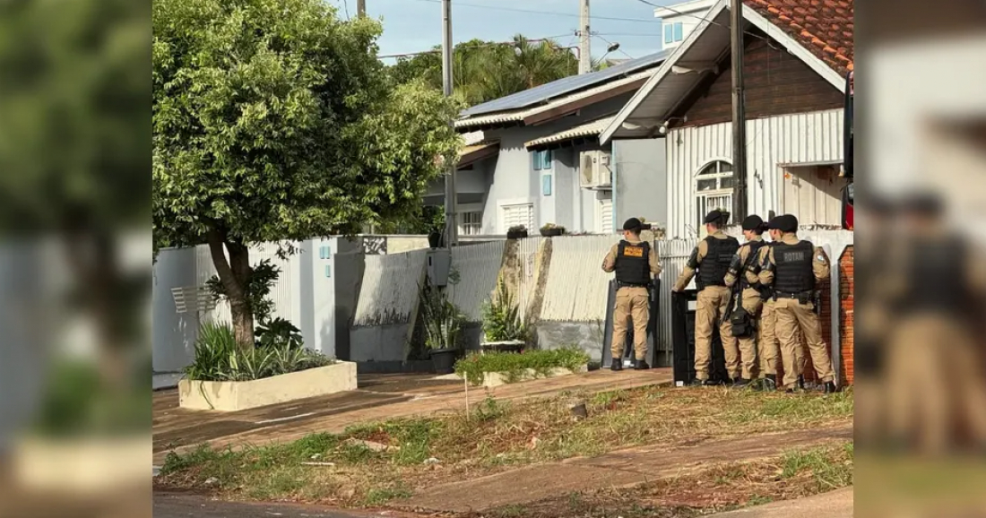 No país: pai faz filhos de 3 e 6 anos reféns, começa contagem regressiva para assassinato e é morto