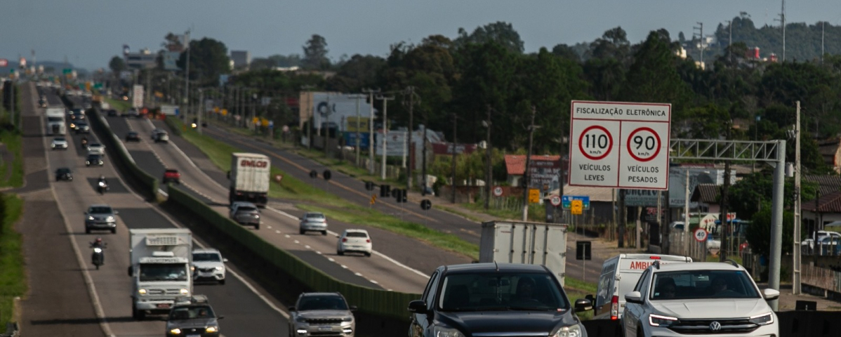 Réveillon deve movimentar quase 1,5 milhões de veículos na BR-101 no sul de SC