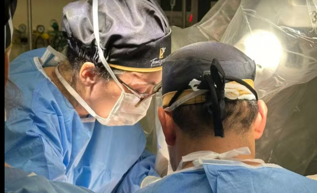 SC realiza cirurgia inédita no Brasil de redesignação sexual com técnica robótica