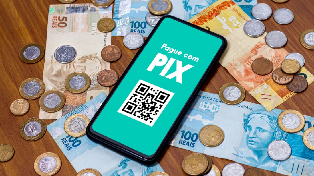 Pix supera dinheiro e já é o meio de pagamento mais usado no Brasil