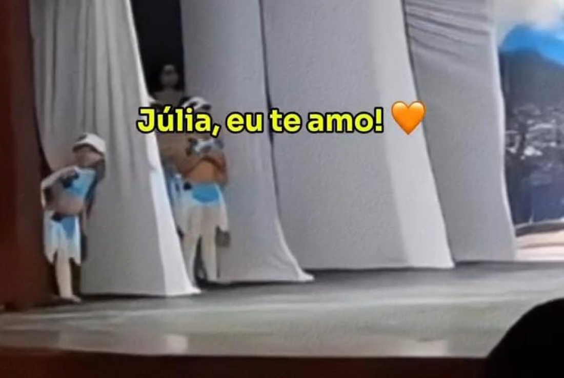 Mãe emociona a web ao declarar amor durante apresentação de dança da filha  