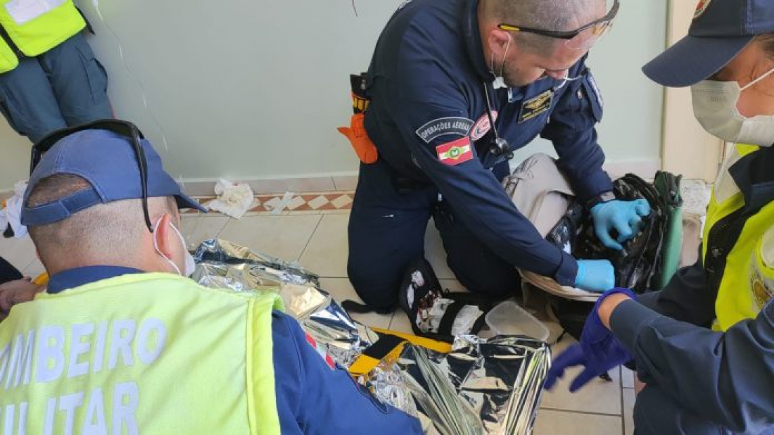 Homem troca tiros com policial de folga e é atingido em Balneário Arroio do Silva