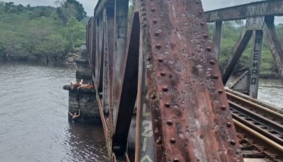 Bombeiro se contamina com água de rio após resgatar mulher que caiu de ponte e passou 2h agarrada a cadarço