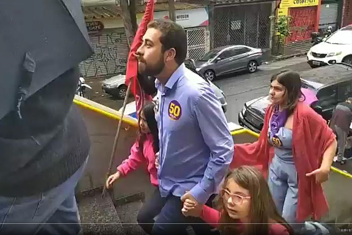 Boulos vota em São Paulo acompanhado da família