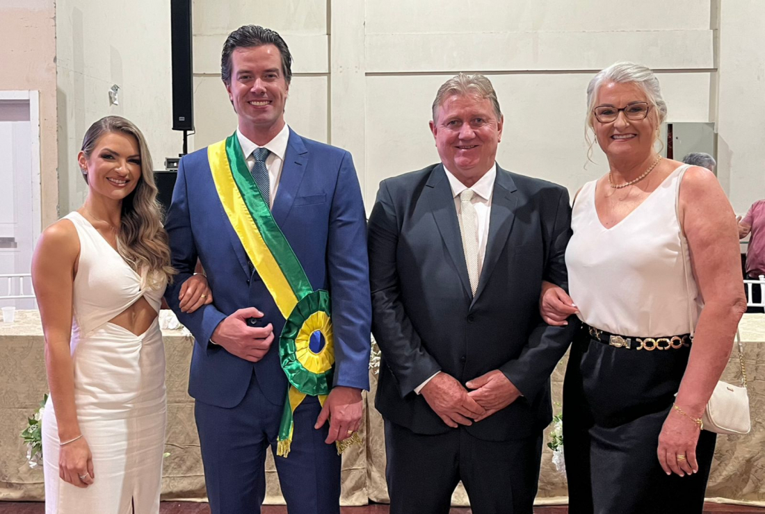 Laurinho Boeing e Duda Schueroff são empossados em Braço do Norte