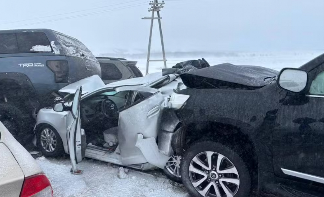 Internacional: Mau tempo causa engavetamento gigantesco, com 95 carros batidos, no Cazaquistão