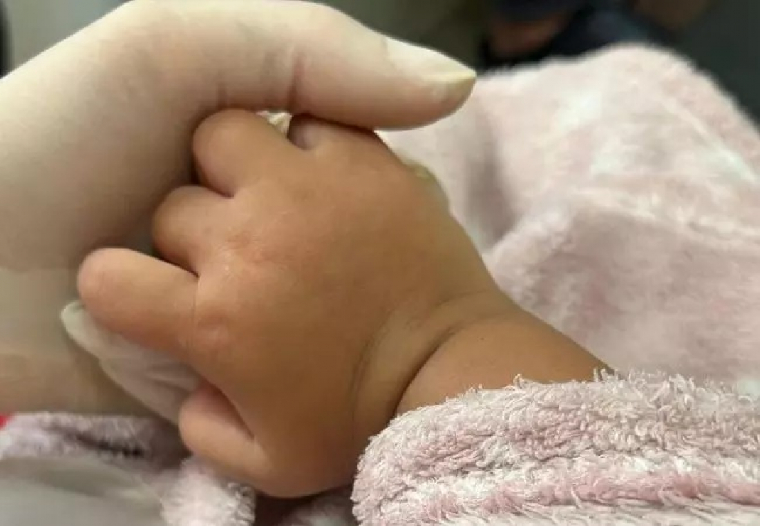 SC: bebê de 1 ano é salvo após ficar cerca de 7 minutos submerso em piscina