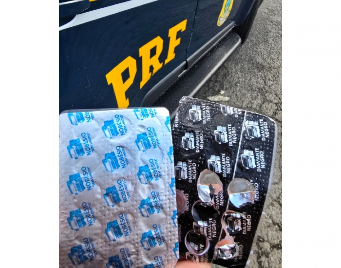 SC: caminhoneiro é flagrado com cartelas de rebites enquanto dirigia 18 horas seguidas