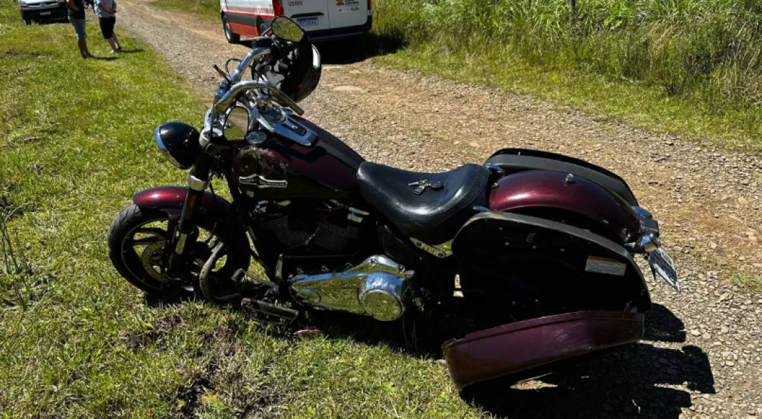 Motociclista morre ao perder controle de Harley em curva fechada na Serra de SC
