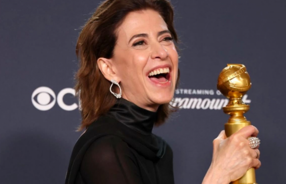 (Vídeo) Fernanda Torres ganha Globo de Ouro de melhor atriz e dedica prêmio a Fernanda Montenegro