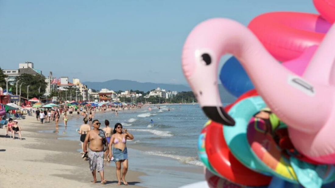 SC tem predomínio de sol, calor acima de 30°C e chuva de verão nesta terça-feira