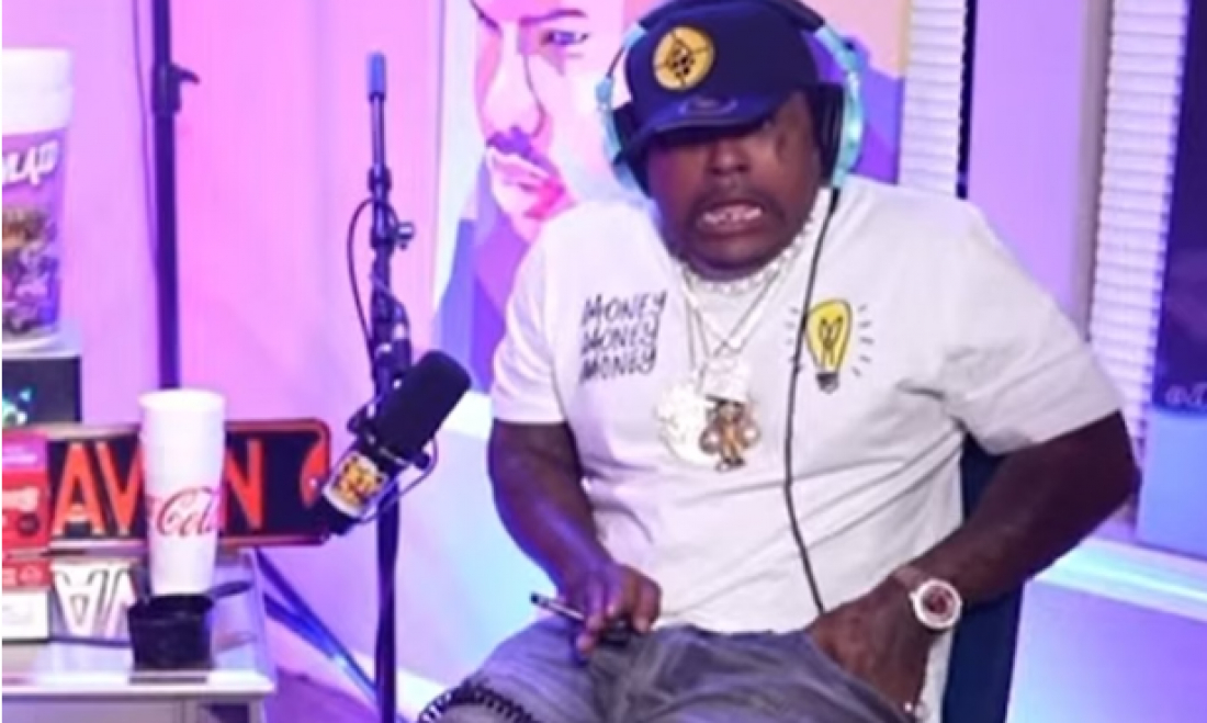 (Vídeo) Rapper dispara arma sem querer durante entrevista ao vivo