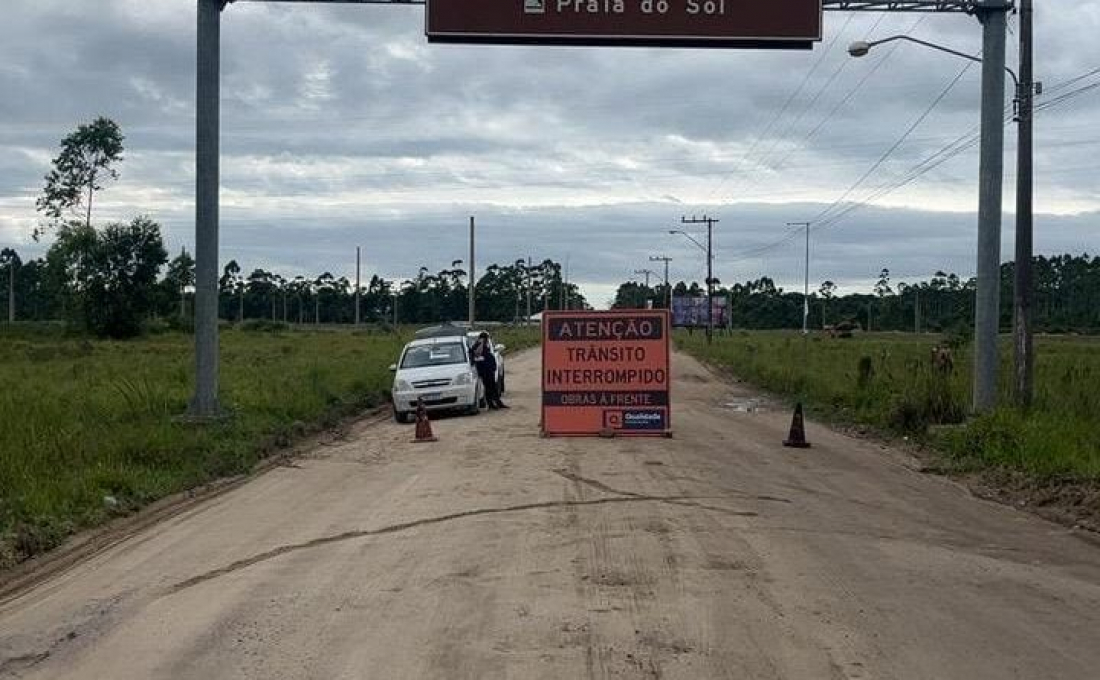 Pavimentação da Praia do Sol: trecho está interrompido para tráfego devido à obra