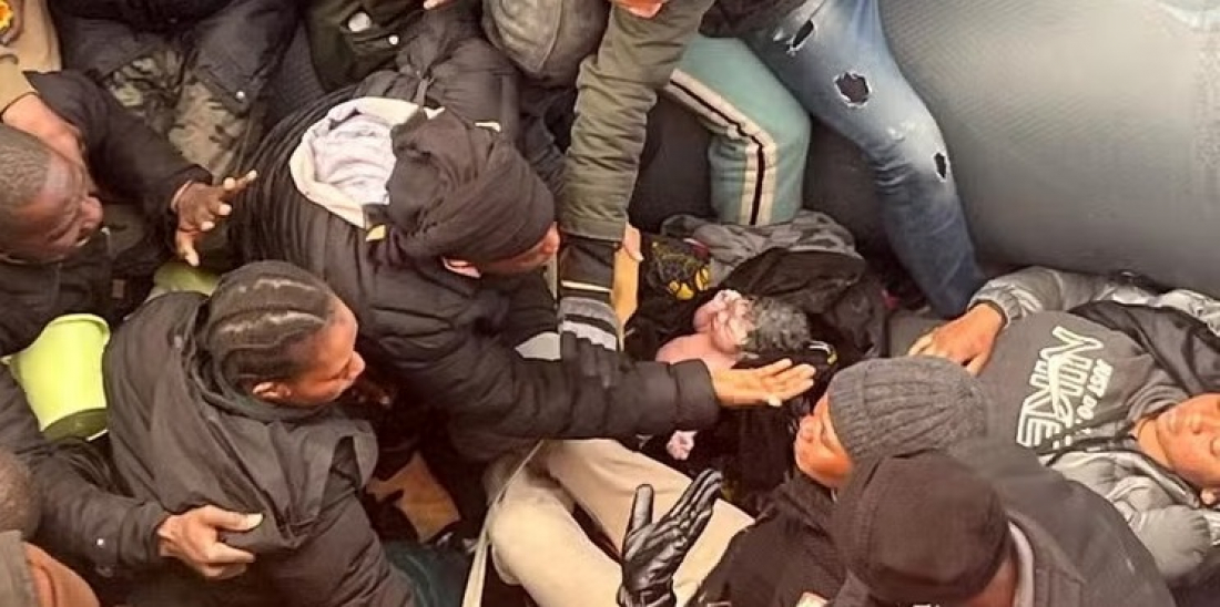 Mundo: bebê nasce em bote de migrantes minutos antes de resgate na Espanha