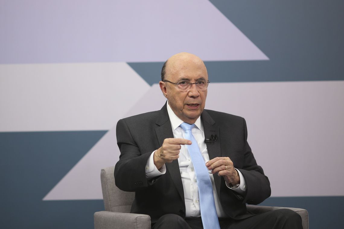 Após votar, Meirelles diz que confia no povo brasileiro