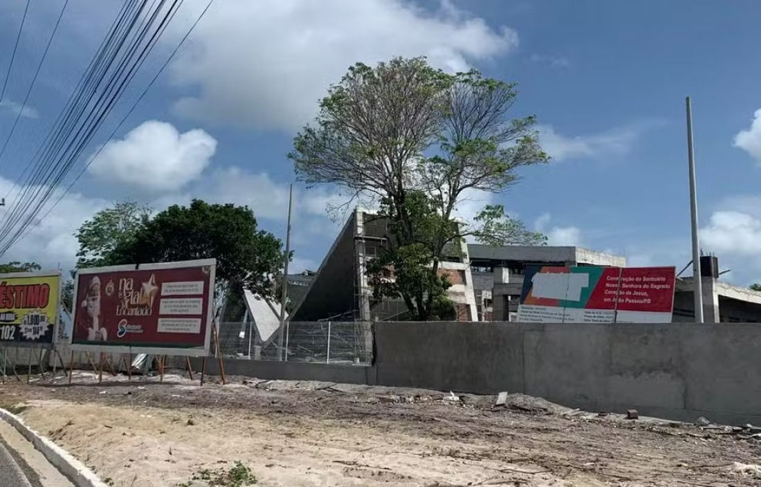 No país: Engenheiro prevê desabamento em laje e construção vai ao chão em segundos