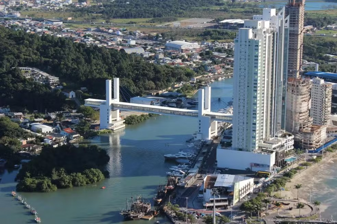 Balneário Camboriú é multada em R$ 433 mil por falta de documentação em atração turística