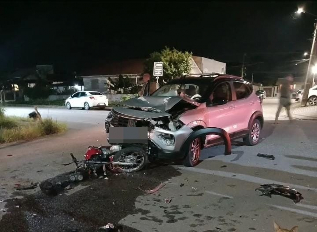 Colisão entre moto e carro deixa motociclista em estado grave em Tubarão