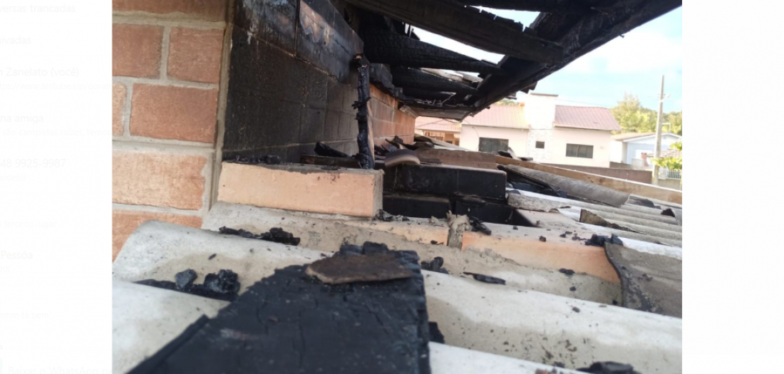 Incêndio em residência mobiliza Bombeiros Voluntários no Balneário Esplanada, em Jaguaruna