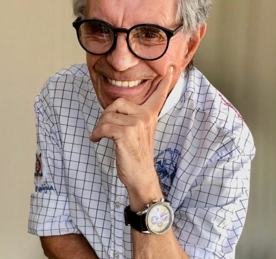 Morre o colunista social Murilo Carvalho, aos 74 anos, em Criciúma