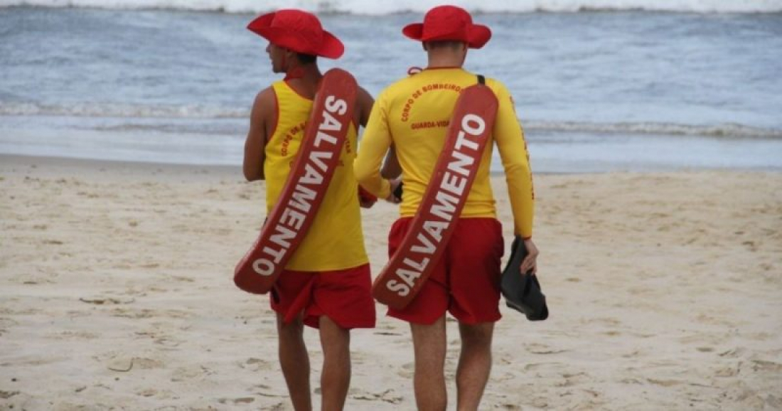 Com mais turistas, salvamentos por afogamentos aumentam 27% em SC