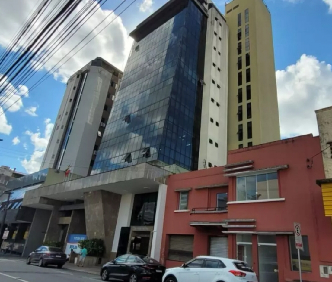 Pânico: Prédio no centro de Blumenau é evacuado após forte tremor causado por hélice