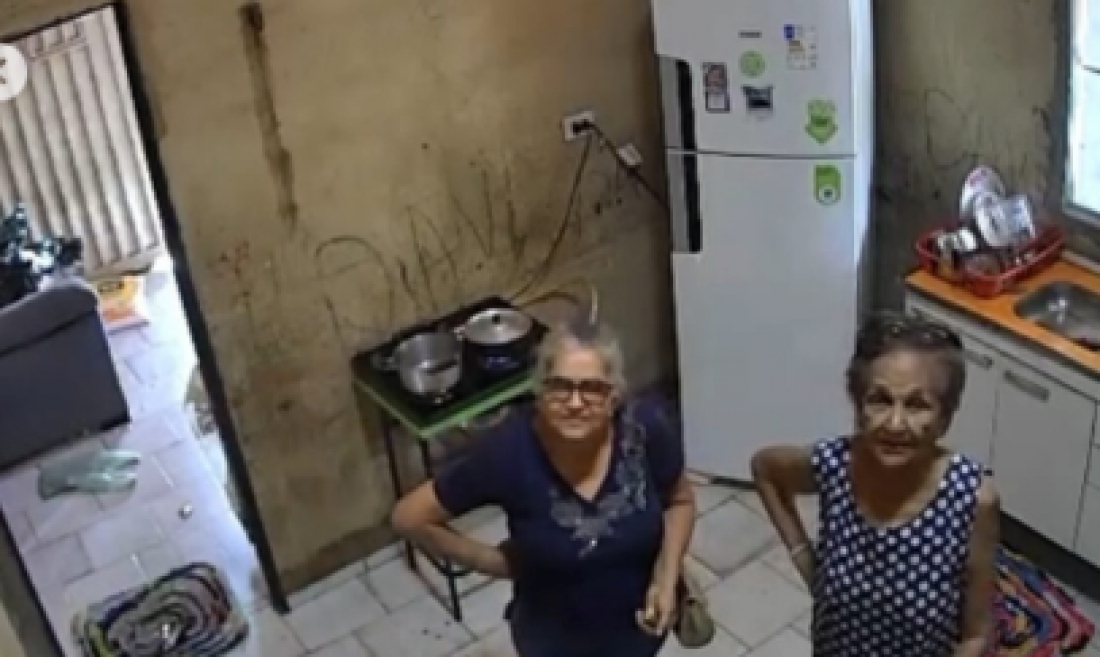 (Vídeo) Avó se encanta com câmera instalada pela neta e reúne amigas para testar tecnologia