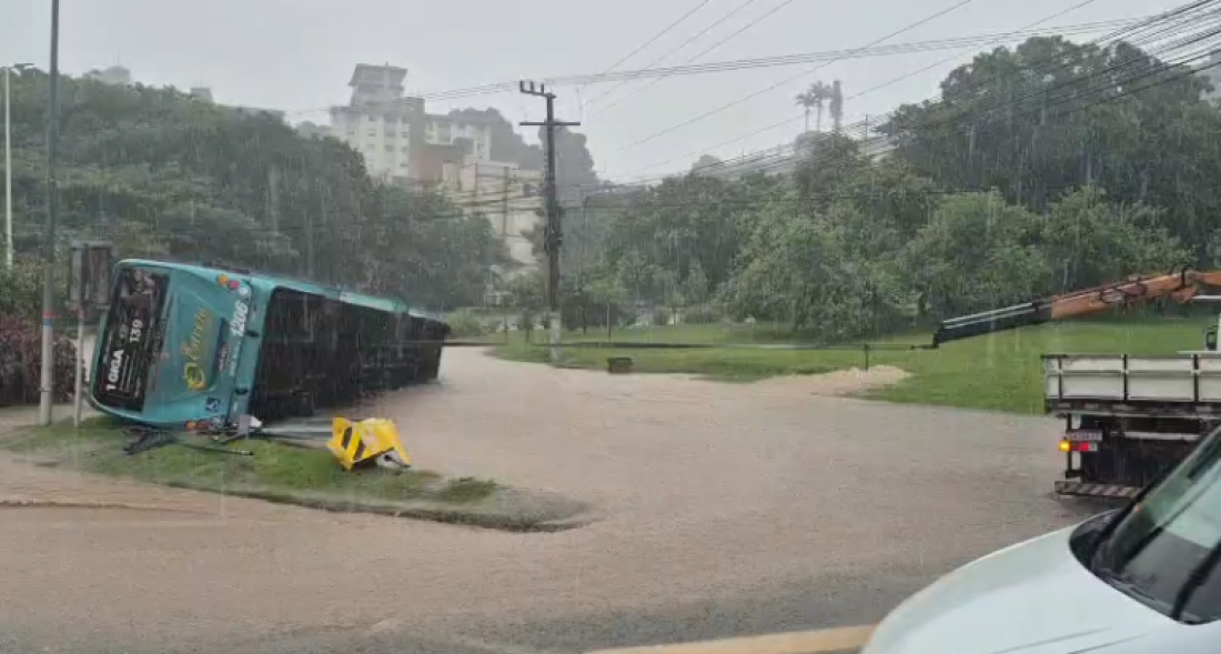 Florianópolis emite alerta e contabiliza 41 ocorrências por causa das chuvas